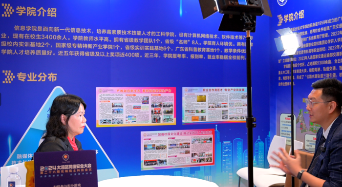 余明艳接受采访.png